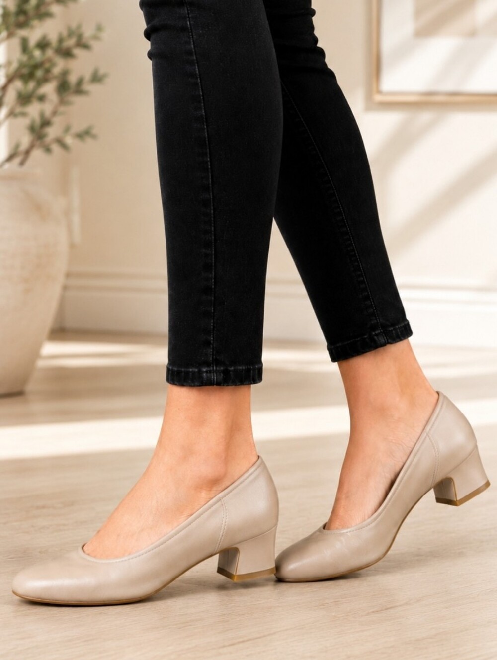 Naturalizer Roslyn 90s Minimalist Revival Leather Block Heel Comfort Pumps 8.5M